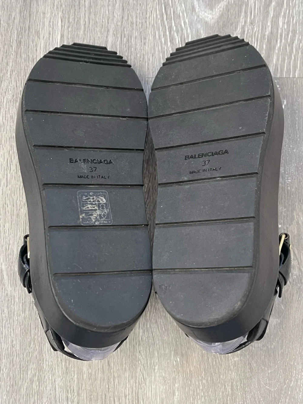 Balenciaga Women’s Studded Black Sandals Size EU 37 (US 7) - Picture 7 of 7
